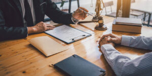 How Do Compensation Lawyers in Brisbane Calculate Lost Income in Claims?