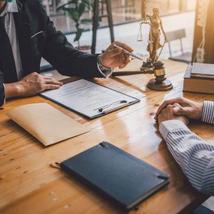 How Do Compensation Lawyers in Brisbane Calculate Lost Income in Claims?